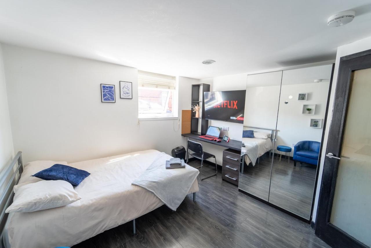 Stay Sa Equipped Studios Next To Uob And Qe! Birmingham Buitenkant foto